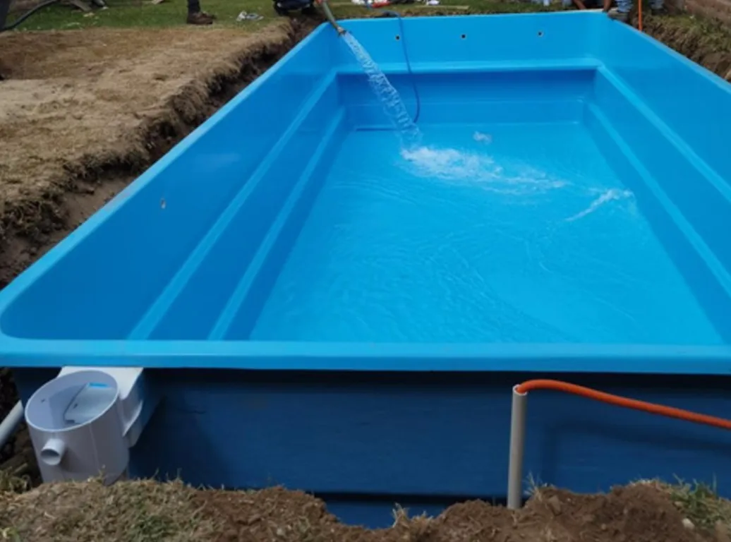 Alberca rectangular 3.00 × 6.70 × 1.20 m, foto real de FibraTank